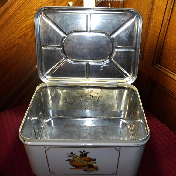 VINTAGE ~~~ 50's Metal BREAD BOX  ~~~ A Rare Find! - Picture 2 of 2